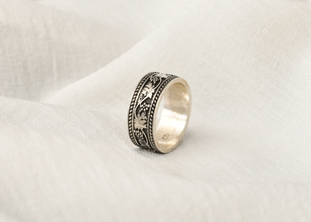 Մատանի զարդանախշ խաղող